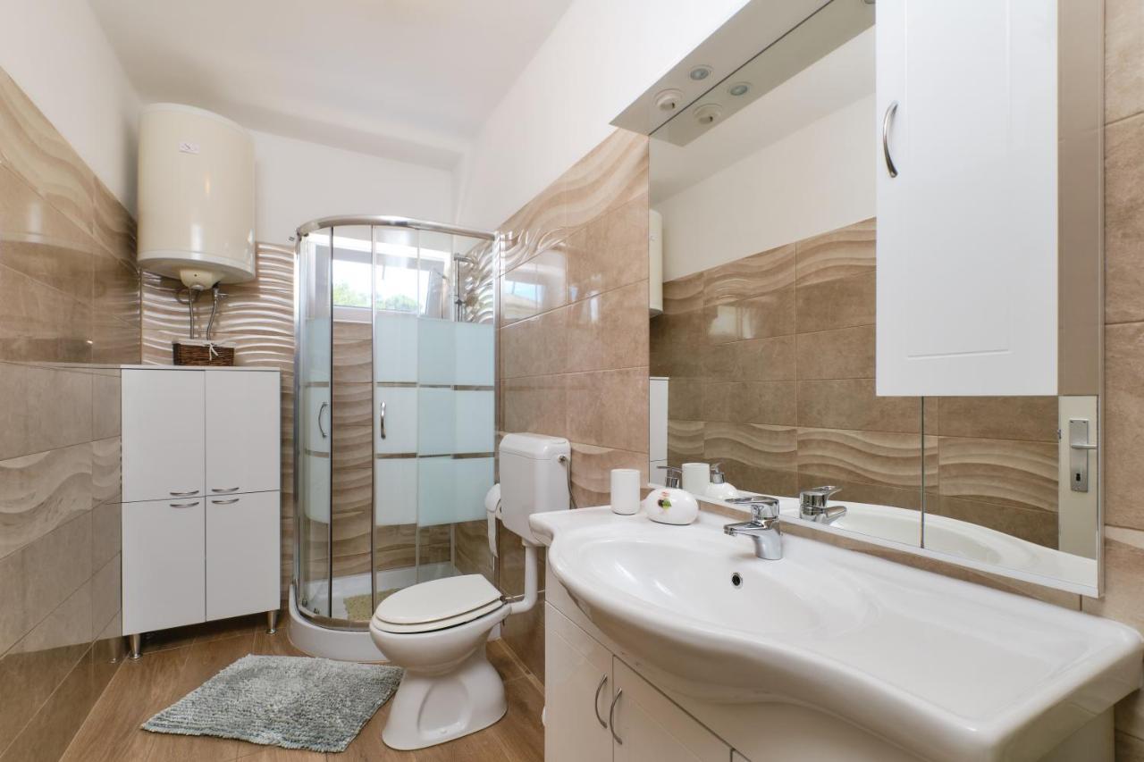 Sea View Apartment Sandra In 말리로시니 외부 사진