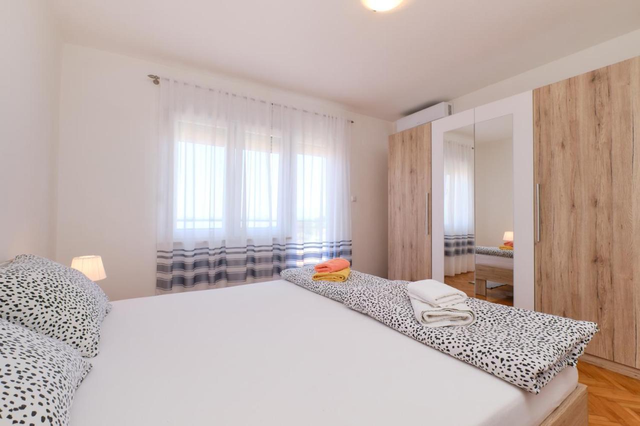 Sea View Apartment Sandra In 말리로시니 외부 사진