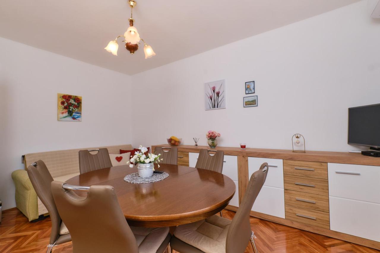 Sea View Apartment Sandra In 말리로시니 외부 사진