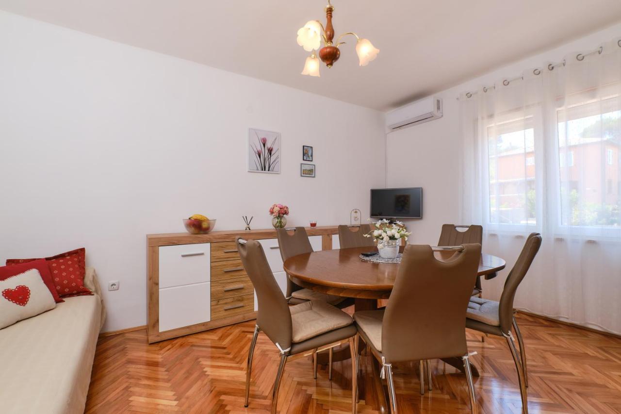 Sea View Apartment Sandra In 말리로시니 외부 사진