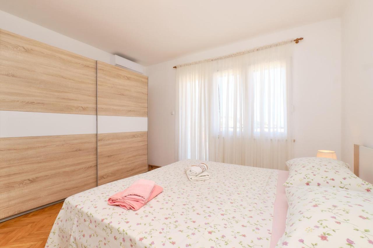 Sea View Apartment Sandra In 말리로시니 외부 사진